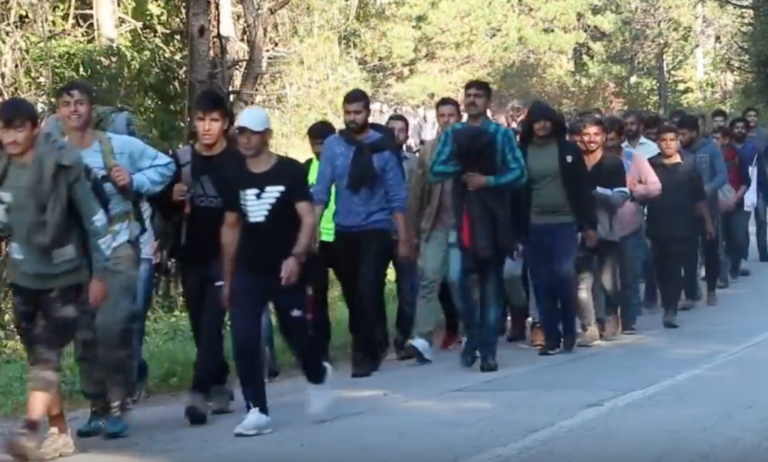 Här vandrar tusentals nya migranter mot norra Europa