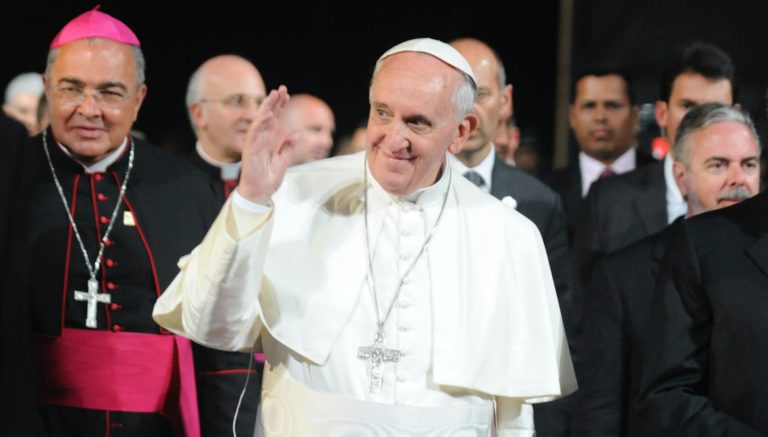Påven tror inte på Jesu uppståndelse – tar ej avstånd från pedofil