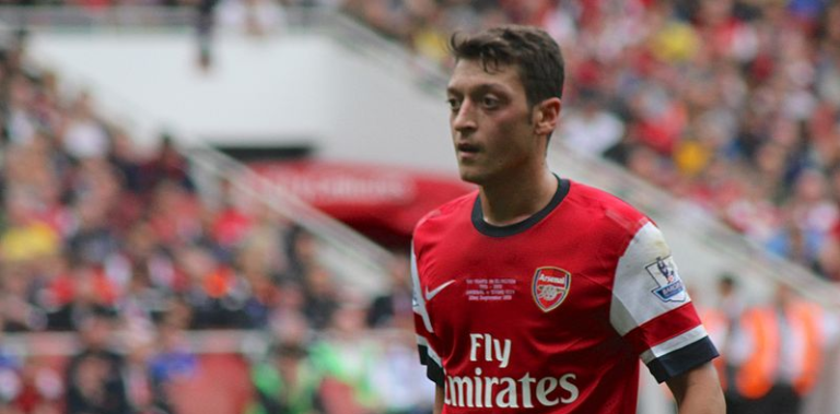 Kina nobbar Arsenal efter Özils uttalande