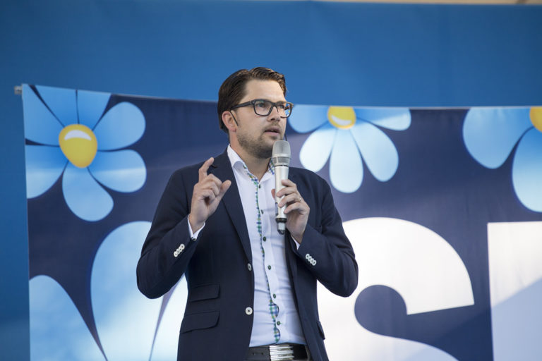 Åkesson: Prioritera välfärd före invandring