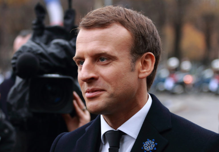 Frankrike ”förklarar krig” mot covid-19