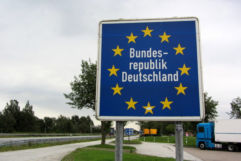 Tyskland fortsätter välkomna illegala trots covid-19