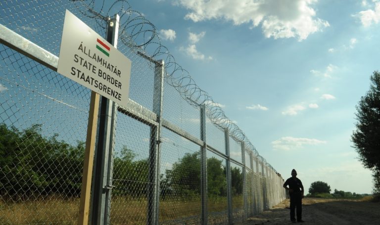 Ungern stänger gränserna för utlänningar