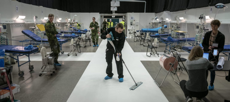 Fältsjukhuset i Älvsjö redo att ta emot patienter, Nya Tider intervjuar soldat i Försvarsmakten