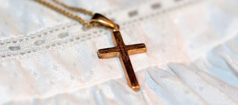 11-årig pojke rånad och misshandlad av gäng på grund av kristen tro