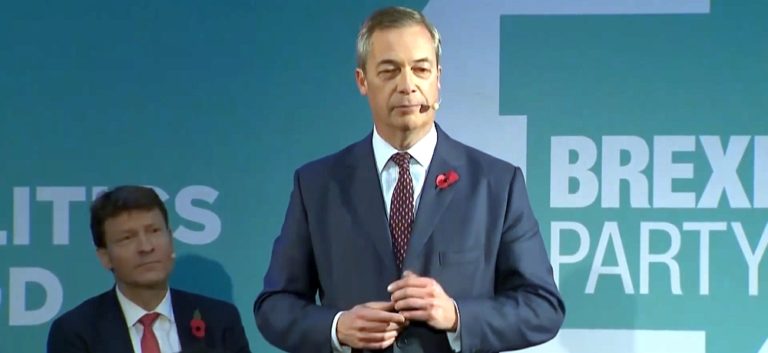 Farage försöker utnyttja coronarestriktionerna för att angripa Boris Johnson
