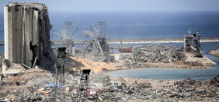 Explosionen i Beiruts hamn: Libanons premiärminister Diab och tre ex-ministrar åtalas