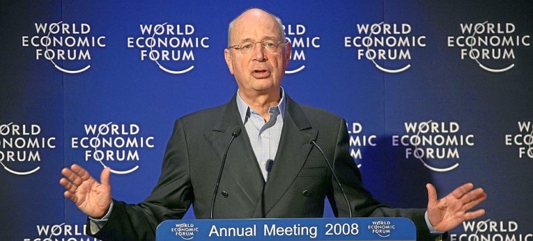 World Economic Forums grundare Klaus Schwab klagar över ”konspirationsteori”
