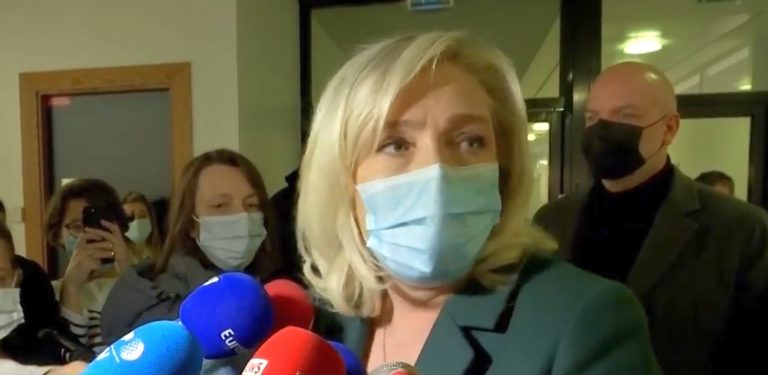 Marine Le Pen hotas av tre års fängelse för att ha delat bilder på IS förbrytelser