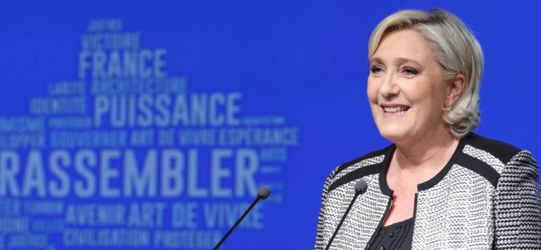 Opinionsmätning visar att Marine Le Pen är hack i häl med Macron