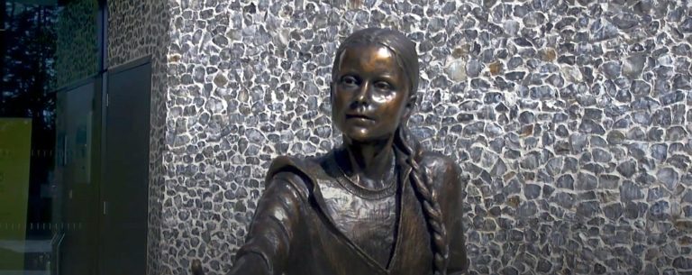 Universitetsstudenter kritiserar Greta Thunberg-staty