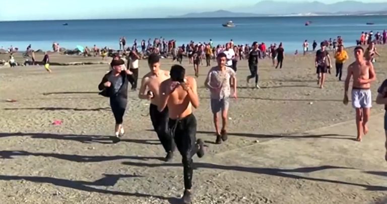 Spanien sätter in armén efter att 6 000 illegala migranter simmat till Ceuta