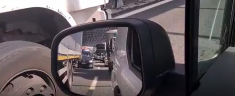 Italienska lastbilschaufförer blockerar motorvägar i protest mot obligatorisk vaccinering