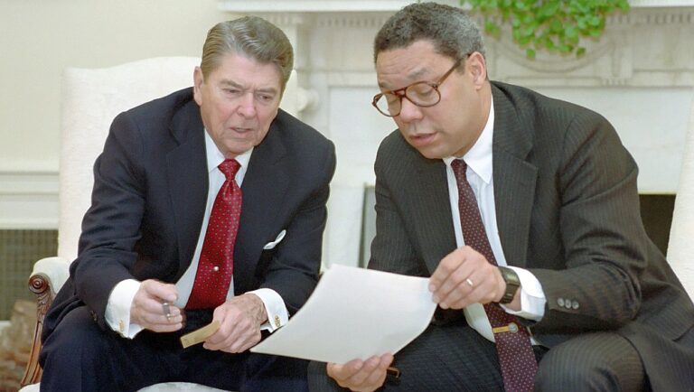Colin Powell, en av männen bakom Gulfkriget, är död