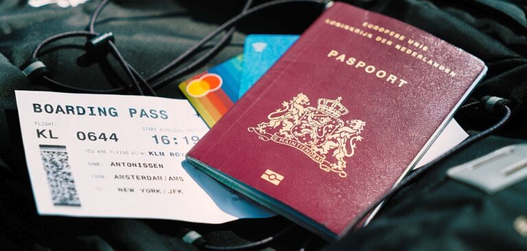 IS-krigare reser in i Europa med falska pass