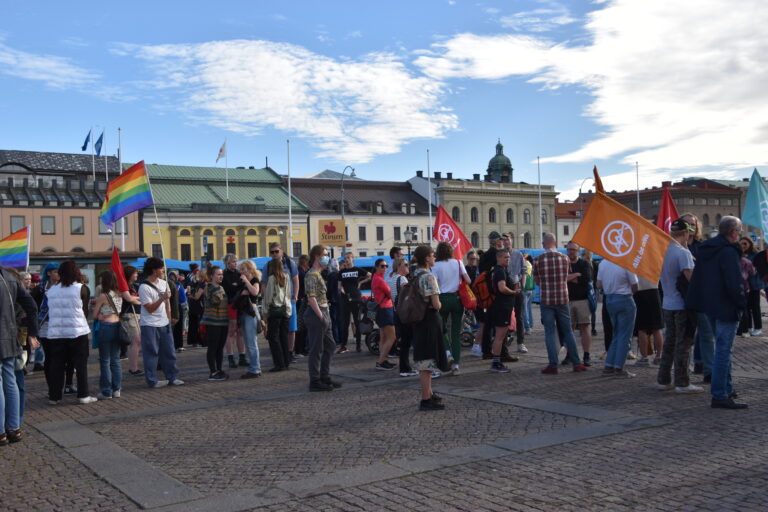 Journalister attackerade på vänsterextrem terrordemonstration i Göteborg