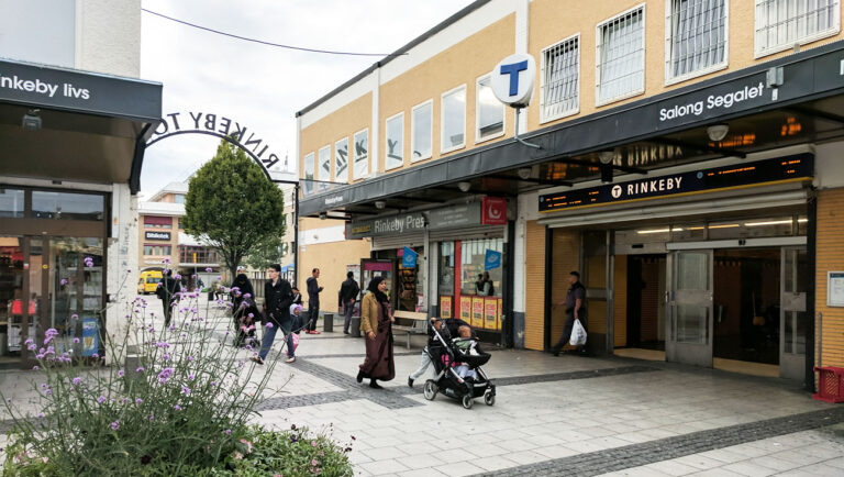 Ung man sköt skott mot poliser i Rinkeby – greps för försök till mord