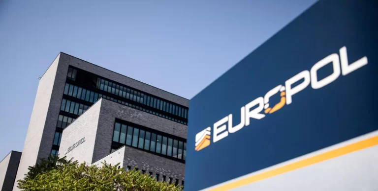 Europol startar podd: första avsnittet om hur man skyddar barn mot sexuellt utnyttjande och lagför förövare