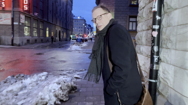 Aftonbladets nyhetskolumnist hängde ut SD-politiker – ledde till bombhot