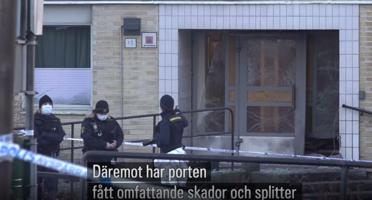 Explosion i trappuppgång kopplas samman med mordet i Rinkeby