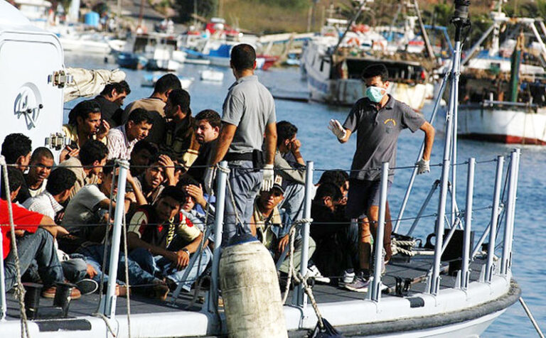Migranterna väller in i Italien – via Medelhavet kommer 2 000 per dygn