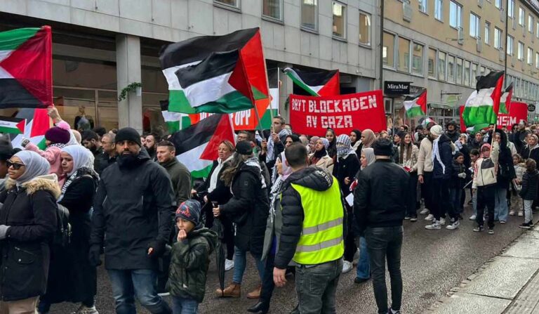 Massiva demonstrationer till stöd för Palestina runt om i Sverige