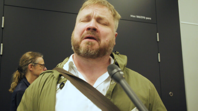 Johannes Klenell beklagar sig över att hans lögner om skolmassakern i Örebro granskas