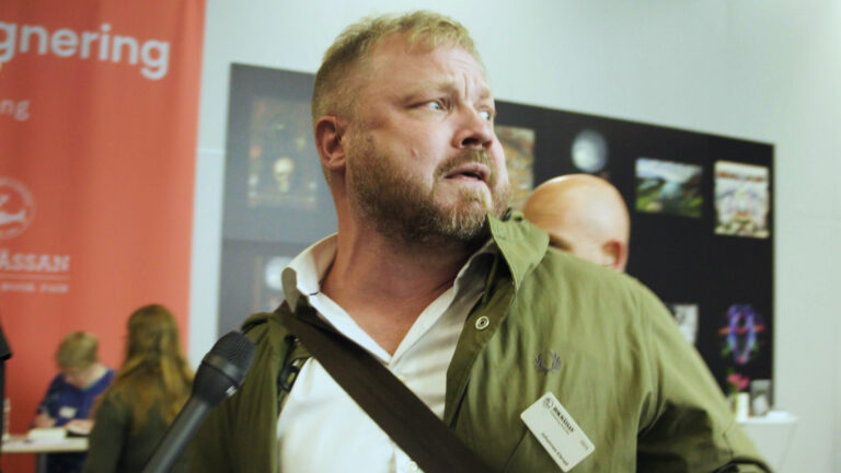 Johannes Klenell svarslös om lögnerna kring skolmassakern i Örebro